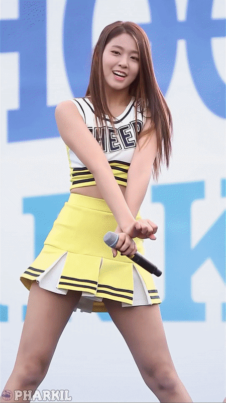 最新一期内涵爆笑动图 妹子,你这是要一人单挑群男?