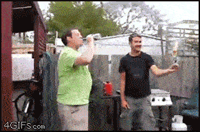 搞笑gif:居然在我面前撩妹装逼,看我怎么把你好事给搅
