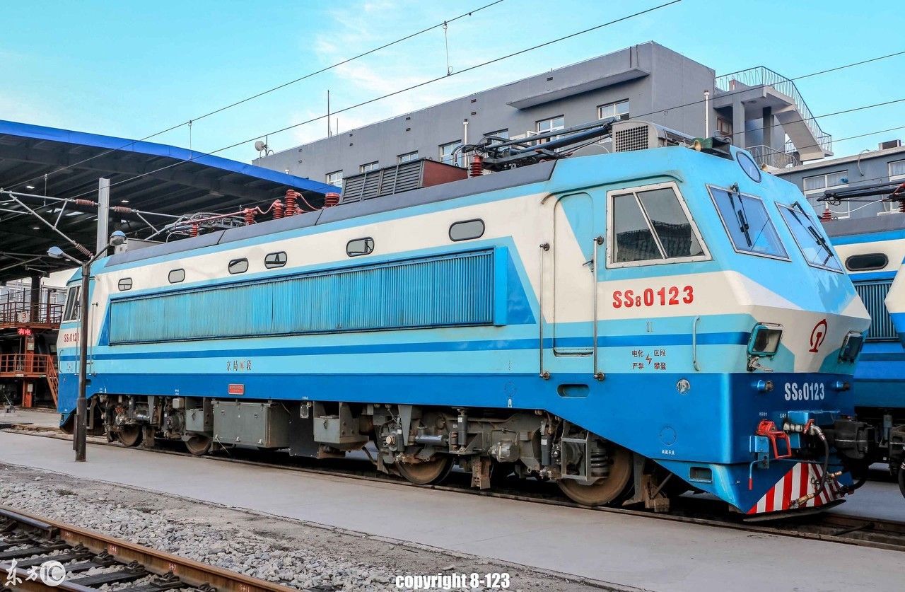 韶山8型电力机车:中国铁路运输的主力车型,正在逐渐