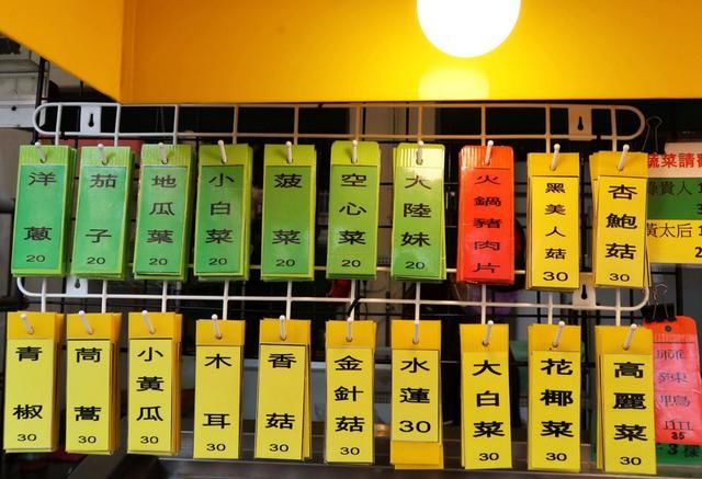 这家关东煮小车满足了人们对路边摊的所有期待,比饭店