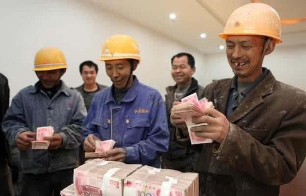 也只好继续在工地继续工作下去,只能希望工地可以更及时的发工资,不要