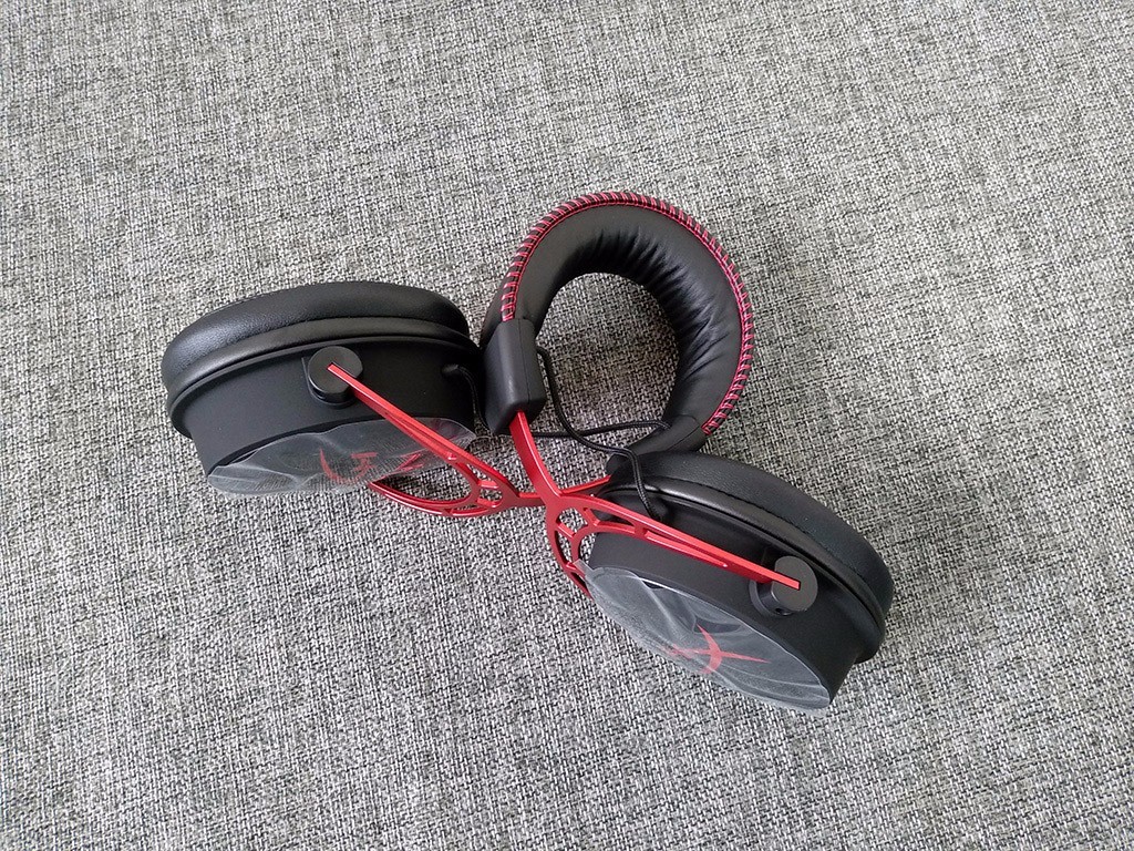 后起之秀 金士顿 hyperx 阿尔法 是否能将 黑鹰s 拍