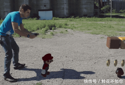 爆笑gif动图:不哭了傻丫头,姐姐来安慰你