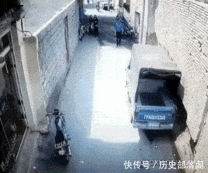 搞笑gif:如果不跟他在一起,会对不起他全家人!