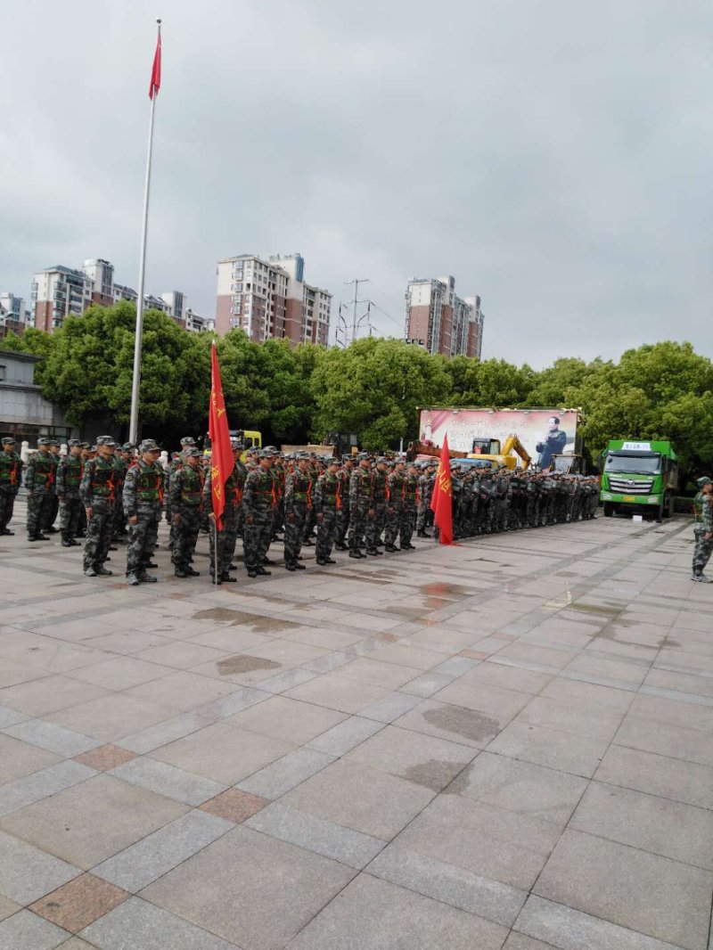 经开区(示范园区)武装部长张小顺陪同考核.