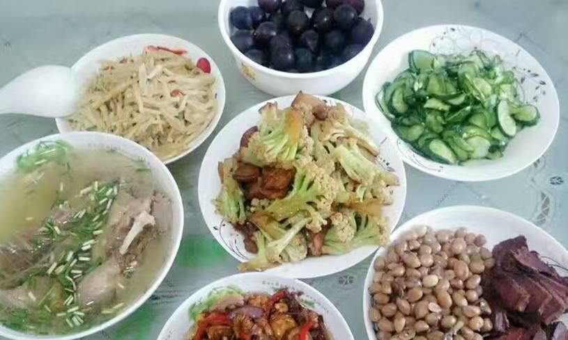 这几家教师家庭晒出他们的饭菜,你觉得哪个老师比较受