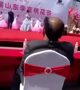 搞笑gif趣图:有个神经病同桌,真是心累啊