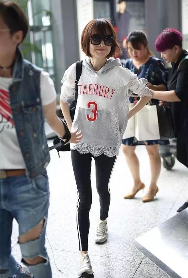 鲁豫脚踩8厘米高跟靴现身 ,瘦出新高度!