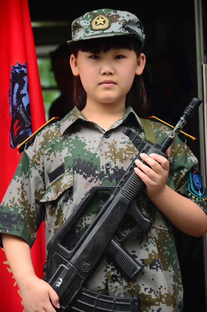 中国少年特种兵女兵更有风彩