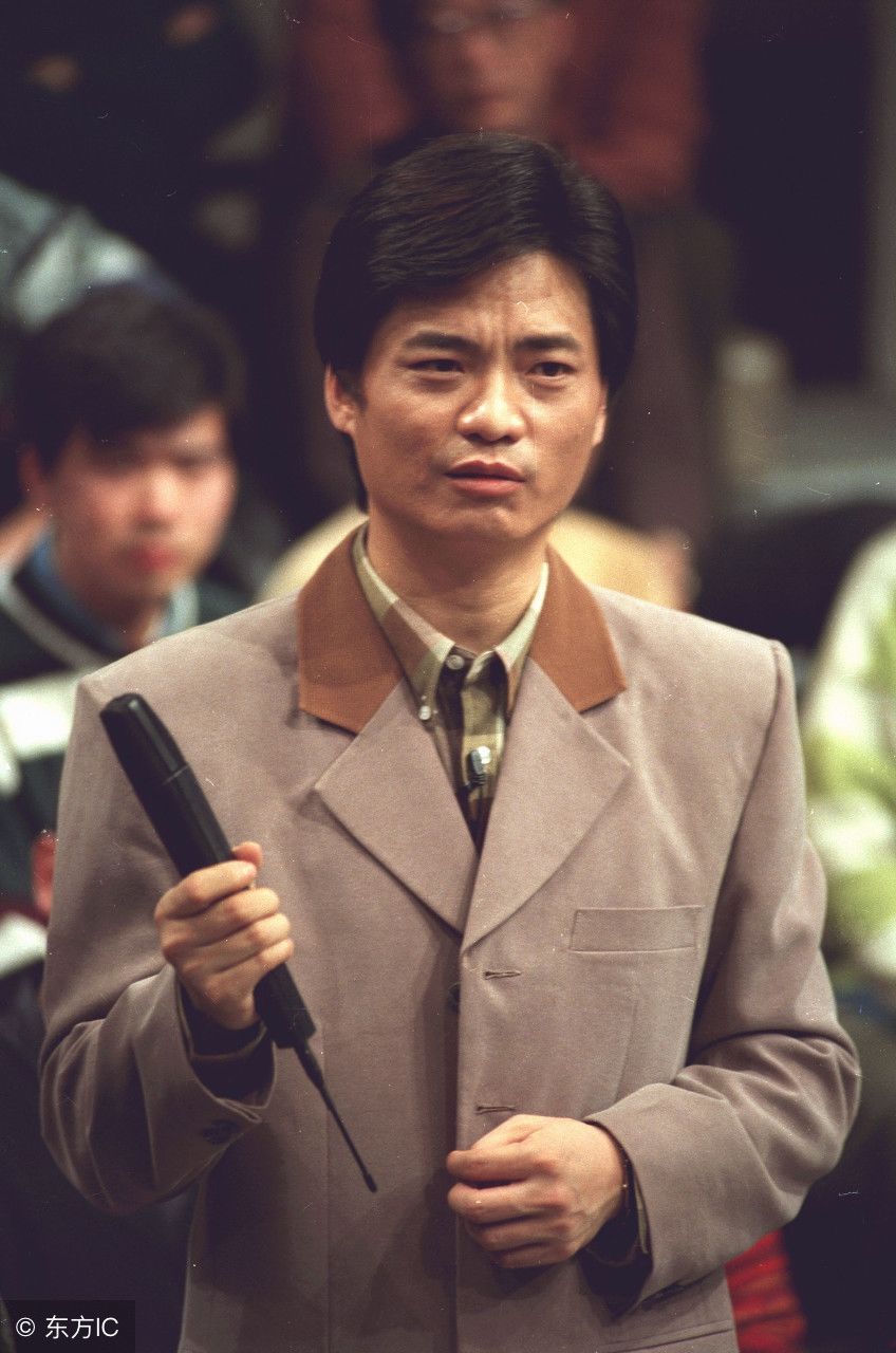 崔永元年轻时一组照片,如今再看他怒对范冰冰,真的老