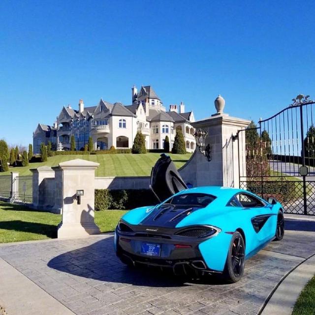 买几百上千万豪车的人都是富豪吗?看看他们住的房子你