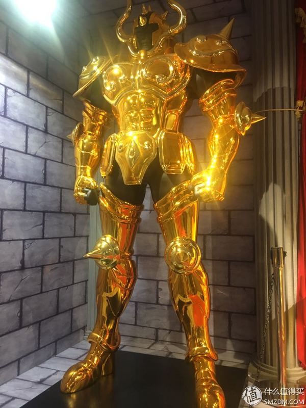 金光闪闪的金牛,霸气十足.