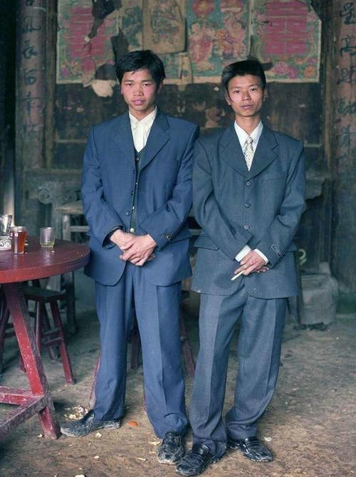 1996年中国历史老照片, 图3很尴尬, 图5有点害羞