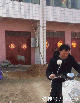 5 只要思想不滑坡,办法总比困难多,这样运料也是很机智了!