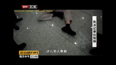 一个人霸占了一条安检通道 张某今年52岁 当天下午要从北京乘机飞往