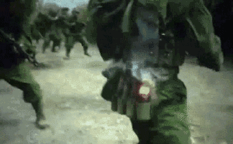 《芳华》中战士的手榴弹被子弹打中后真的会爆炸吗?这