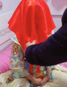 2,卧槽,新郎掀起盖头的那瞬间真是吓人一跳,不敢直视,哈哈哈!