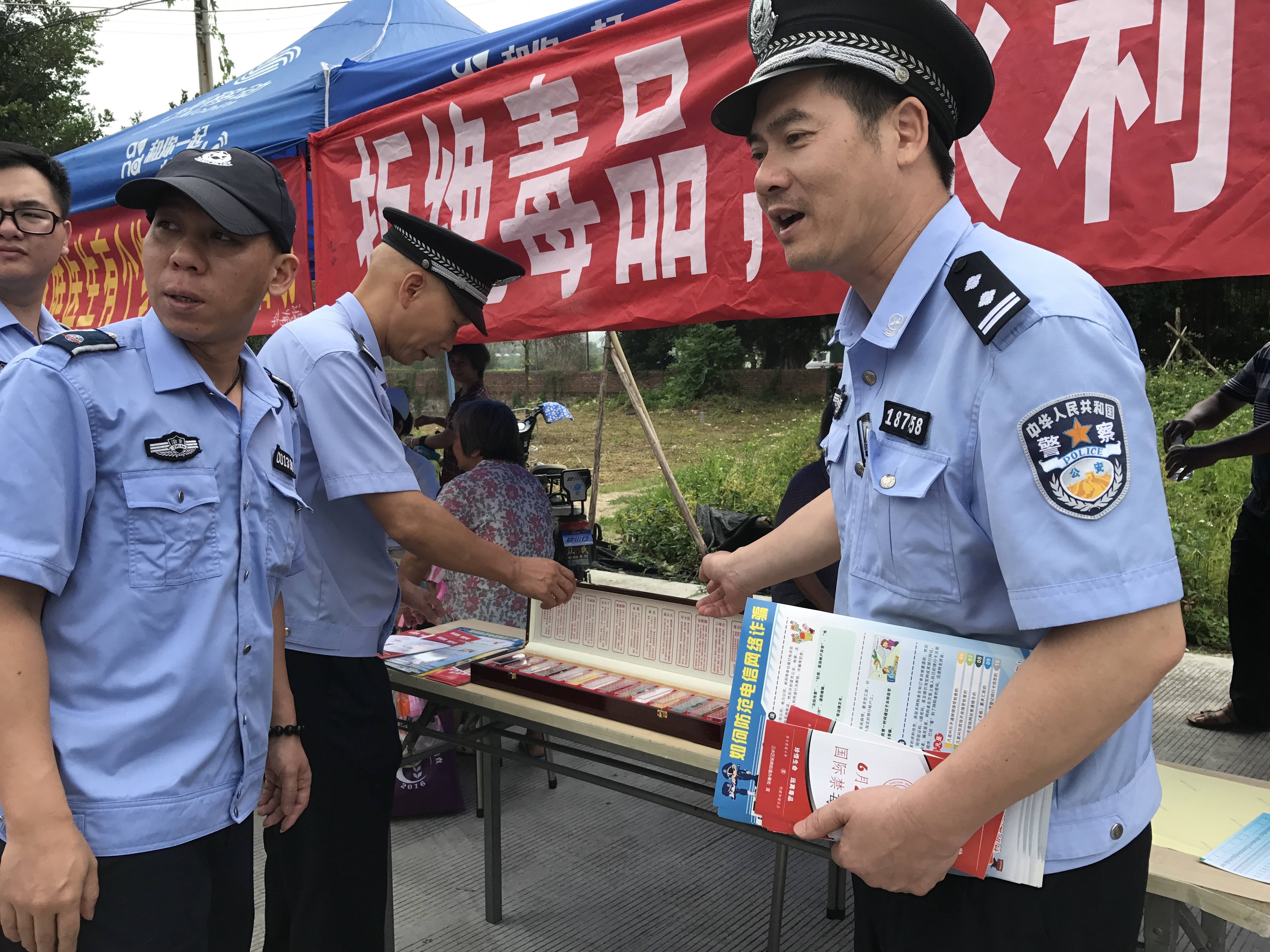 西南街道妇联开展禁毒普法宣传活动