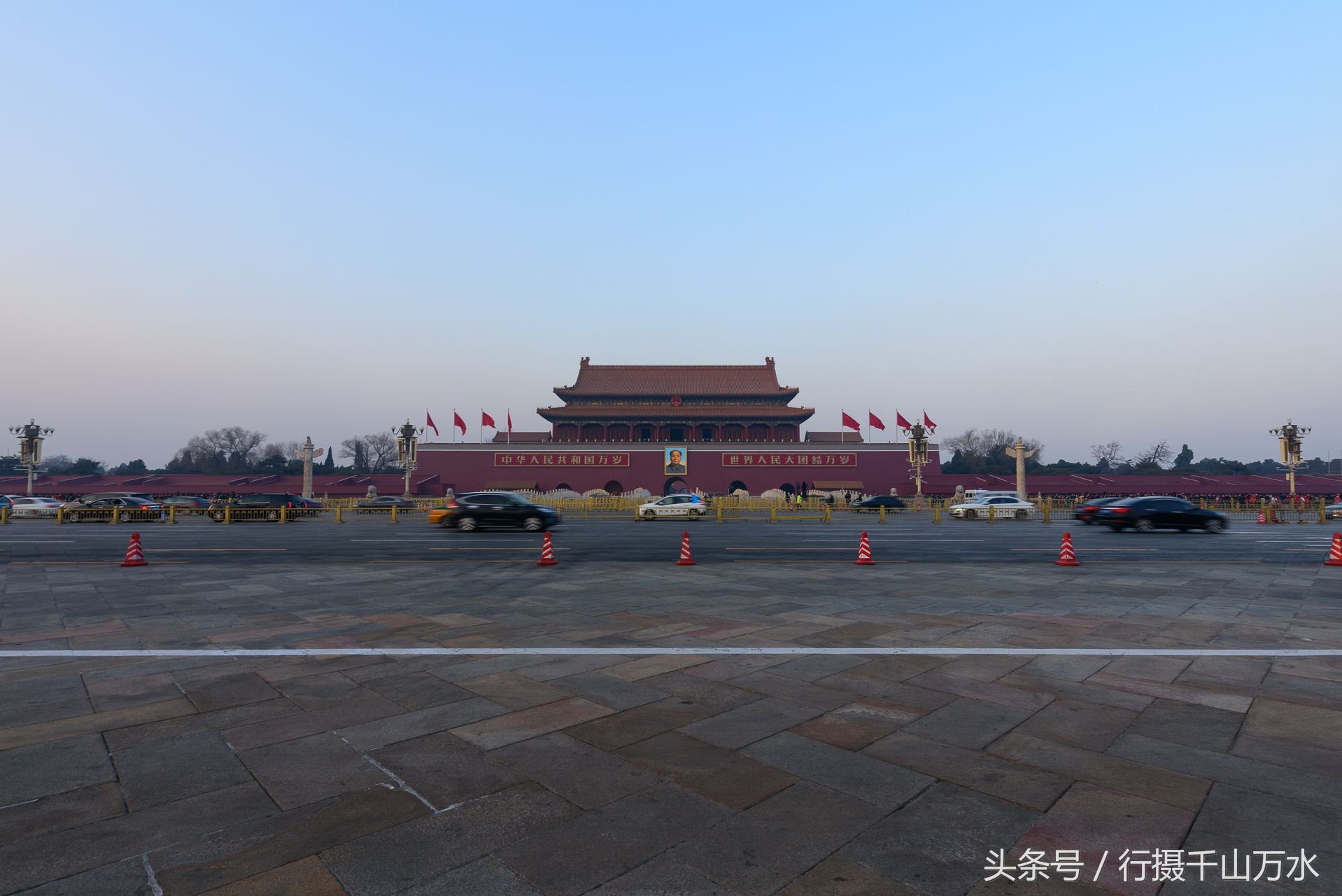 蓝天下的北京天安门广场-北京时间