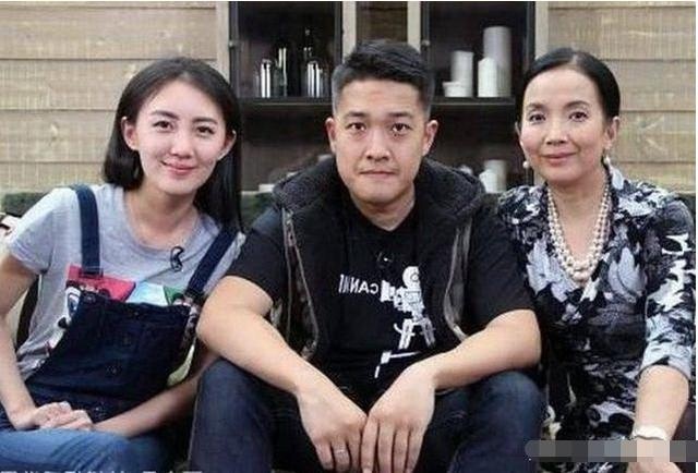 她刚入行就嫁吕丽萍的儿子,网友:干得好不如嫁得好