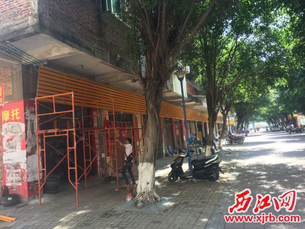 位于高要区南岸街道广新一路,整改后的商铺招牌.记者 梁俏玲 摄