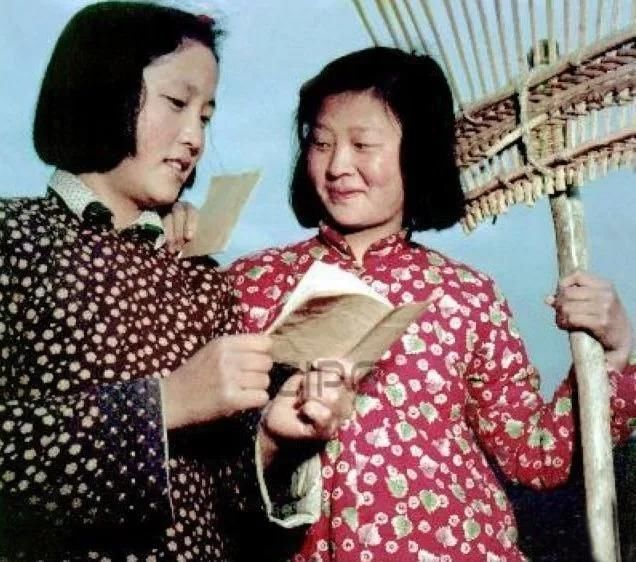 老照片里50年代中国妇女的风采!满满都是红色回忆!转给长辈看