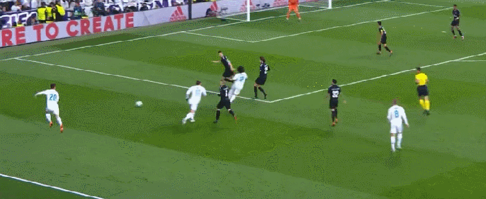 欧冠皇马打拜仁的大名单已出,一球员的入选解决了皇马