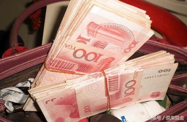 弟弟每月给家里寄3000,路遇老娘在捡垃圾,回家怒打大哥两耳光