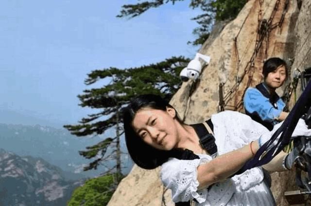 华山长空栈道跳崖者:路虎车已经抵押,困窘得连100元都