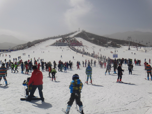 和政松鸣岩国际滑雪场