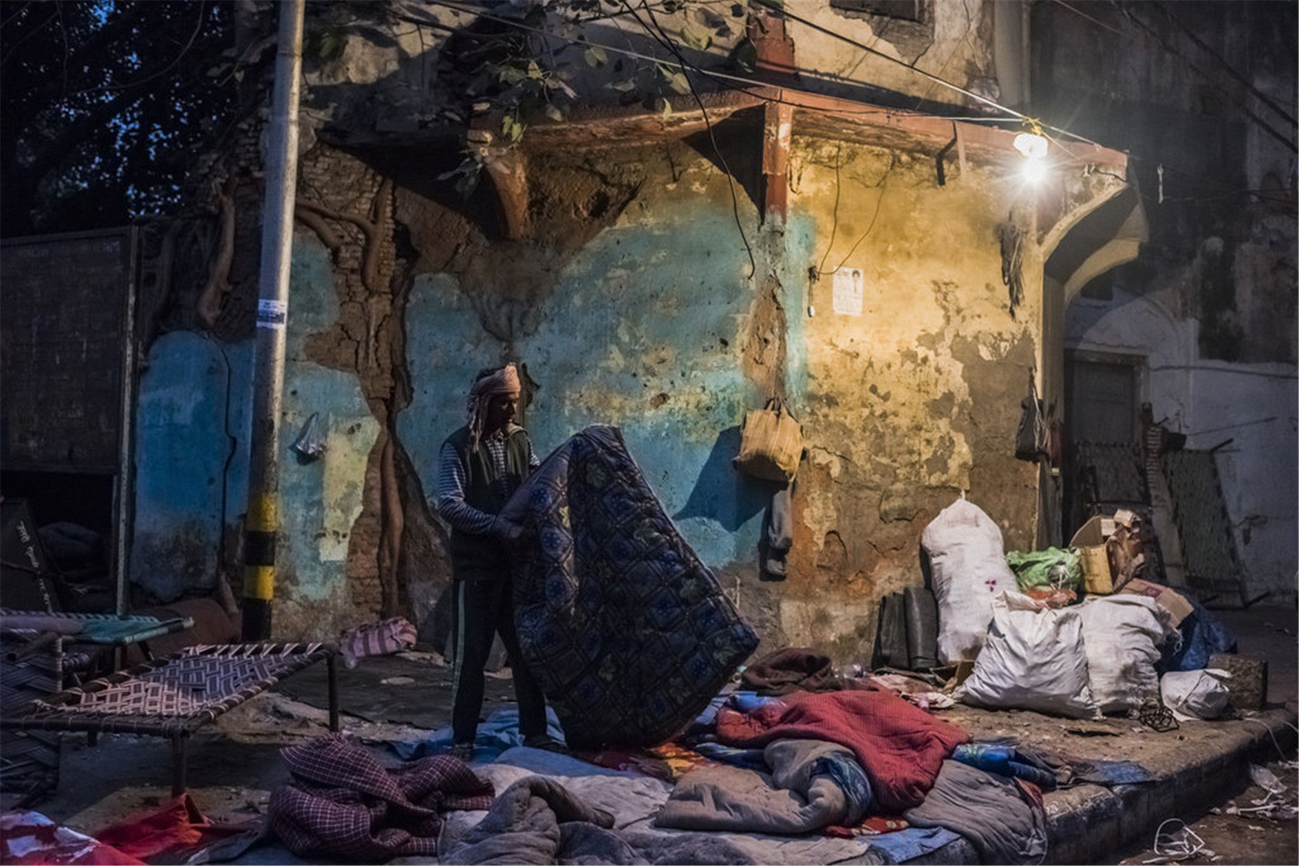 这座城市出现了一个庞大的流浪汉睡眠的灰色市场