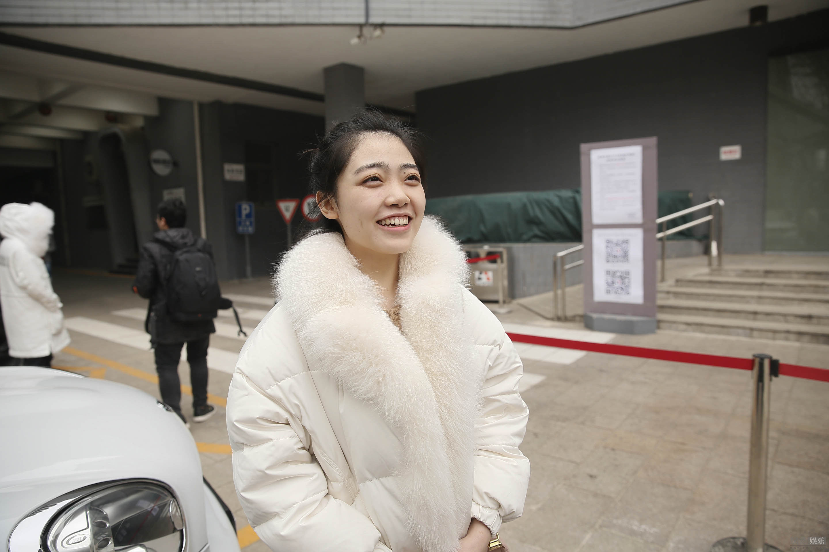 北电艺考初试第一天 美女帅哥素颜应试