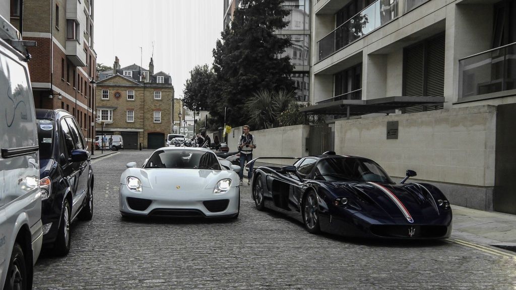千万级跑车,玛莎拉蒂mc12与保时捷918 spyder 同台炸街