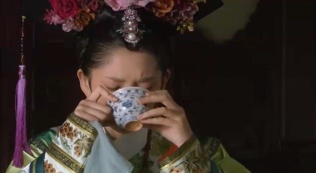 甄嬛觉得此举是警告各宫不准效仿祺嫔,宽慰欣贵人之流.