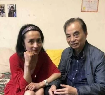 消失七年的民歌歌手汤灿近照曝光,枯瘦如柴手有点吓人