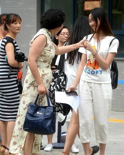 高考第二天:妈妈的身材对考生有多重要?