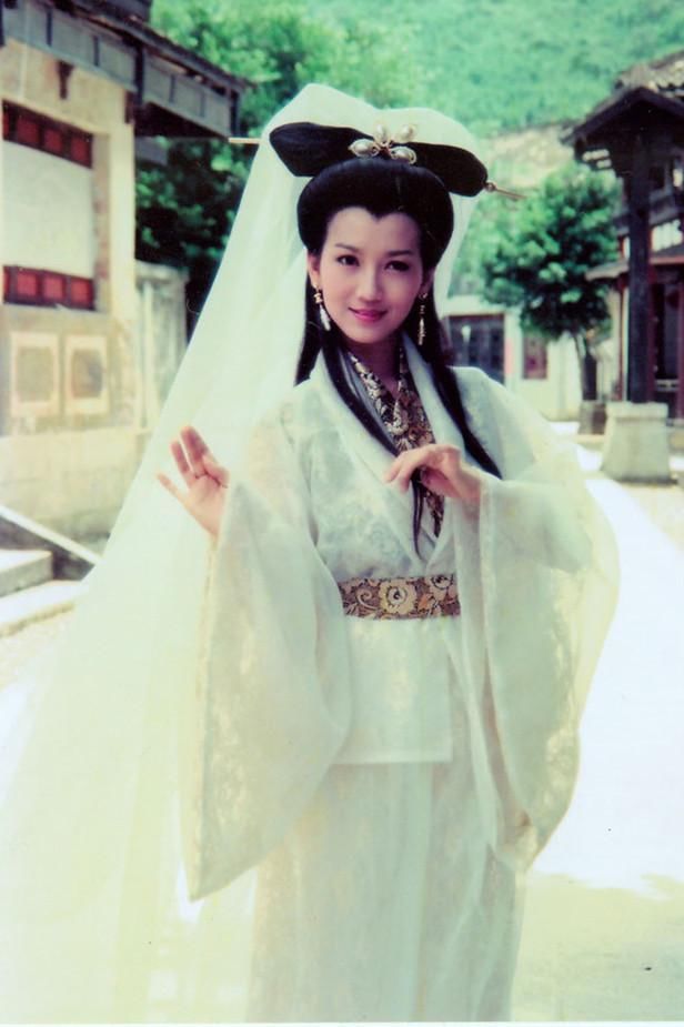 《新白娘子传奇》白素贞10套服装,她几乎是全国80后男人女人梦想