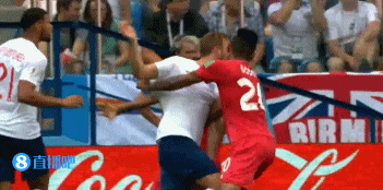 1-皮克福德;2-凯尔-沃克,5-斯通斯,6-马奎尔;12-特里皮尔,8-亨德森