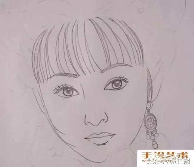 人物彩铅画教程:中国古典美女头像彩色铅笔画绘画步骤