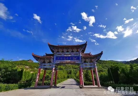 震撼航拍!甘肃宕昌千年古刹牛头寺笔架山