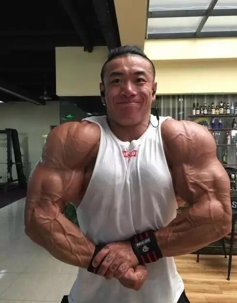 不是只有欧美人才能练出大块头,国内的8位肌肉男,你认识几位?