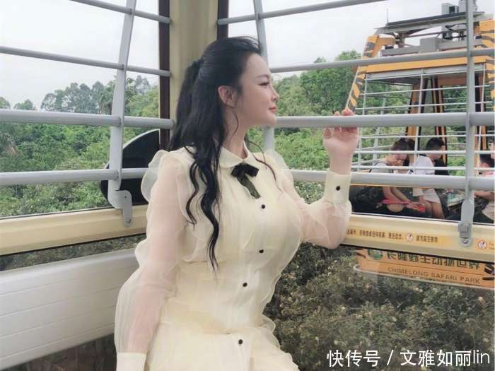 冉莹颖穿紧身衣大秀傲人身材, 可有谁注意到霍思燕看她的眼神