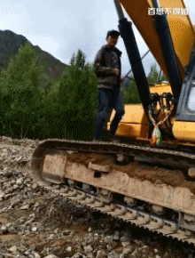 搞笑gif:考验姐夫们眼力的时候到了
