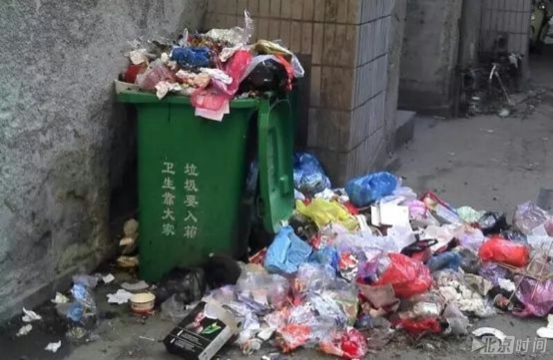 鞋盒藏4.5万 被家人当垃圾扔掉