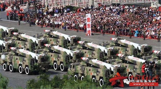 从1984年国庆35周年阅兵,到2015年胜利日大阅兵,火箭军先后出现过4次