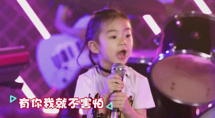 lucky比心gif,lucky发射小心心动图 戚薇女儿lucky人气超布布 网友: 第二个甜馨, 不火都难
