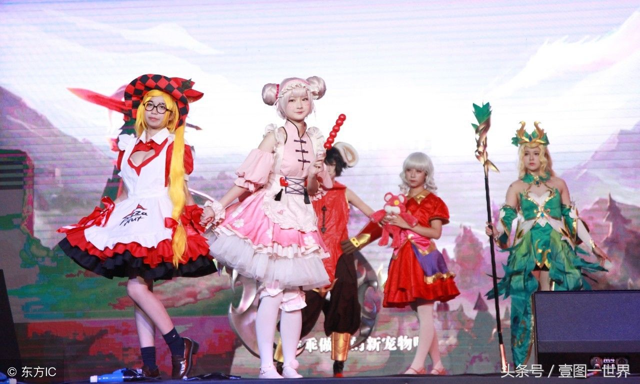 南京江苏:动漫荣耀美女王者真人秀,吸引众多市脚美女的丑图片
