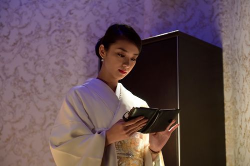 《黑色皮革手册》:白莲花到心机女 武井咲转型成功   