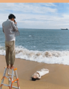 一对情侣一对二货,拍个婚纱照有找死的感觉!