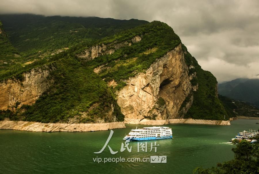 湖北秭归:五一临近 三峡旅游提前进入小高峰